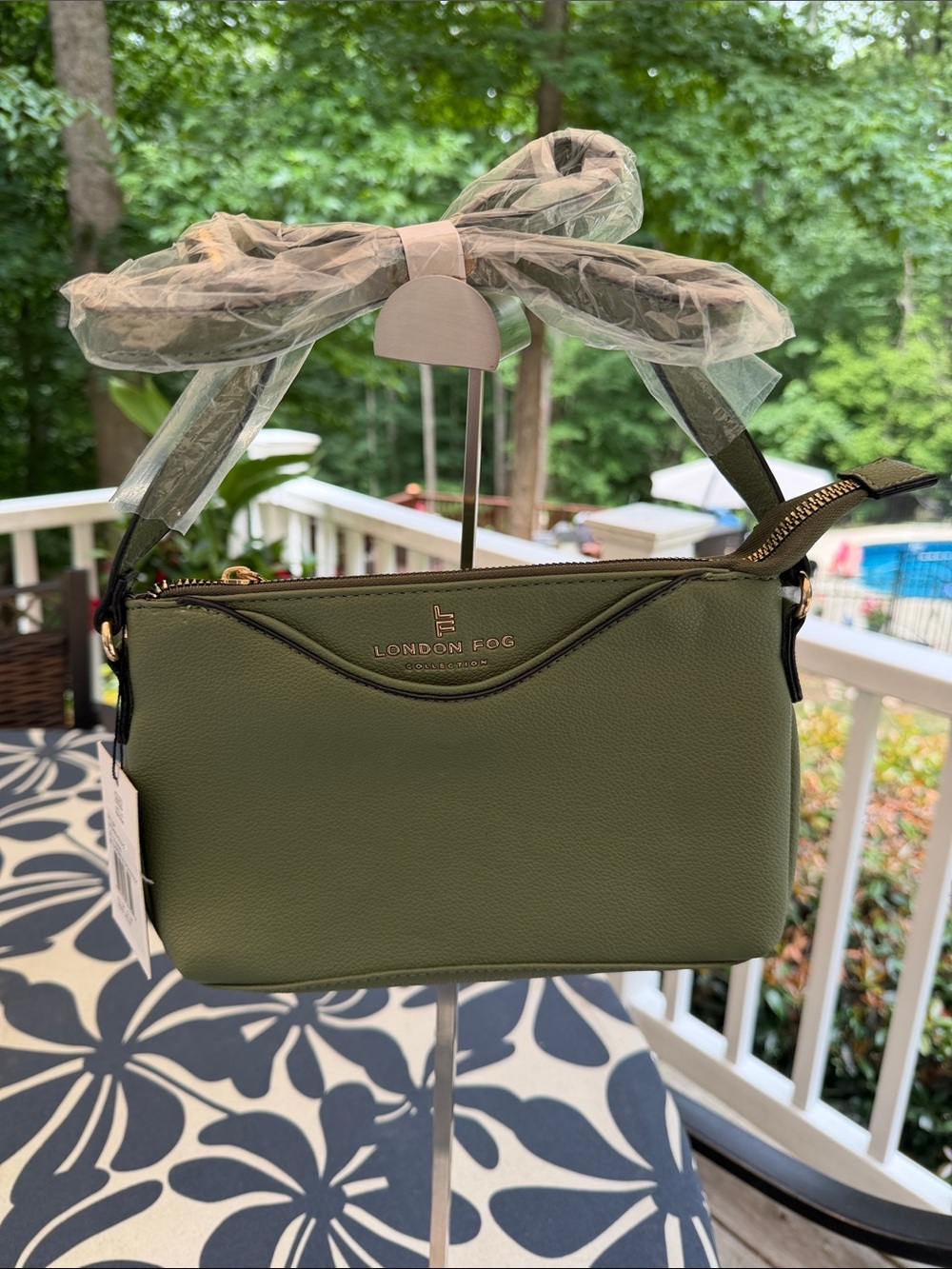 London Fog Bella Pebble Leather Crossbody Bag
Olive NWT - Picture 3 of 15